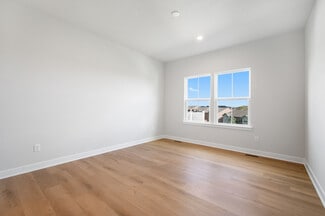 1053 Black Sands Dr, Jeannette, PA 15644