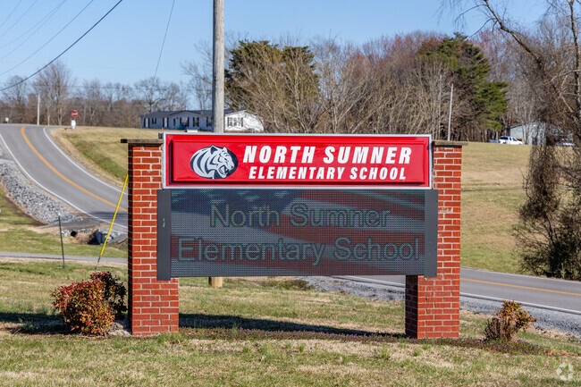 North Sumner Elementary School offers education to students in grades K-5.