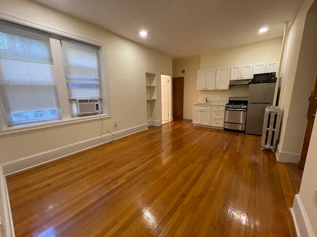 11 Englewood Ave unit 5, Brookline, MA 02445 - photo 2