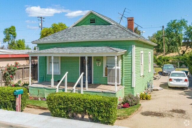 Craftsman homes can be found near the downtown area of Selma.