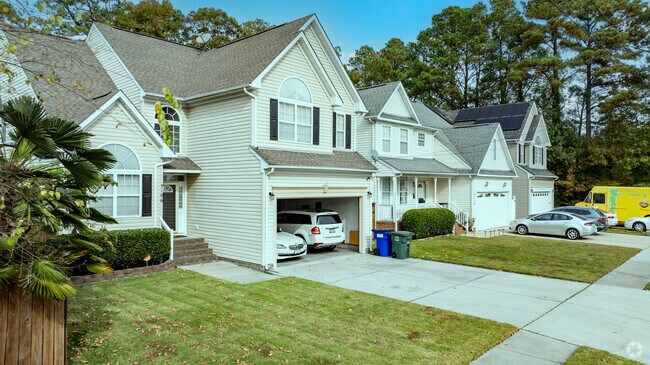 Rows of different style homes in Tanners Creek.