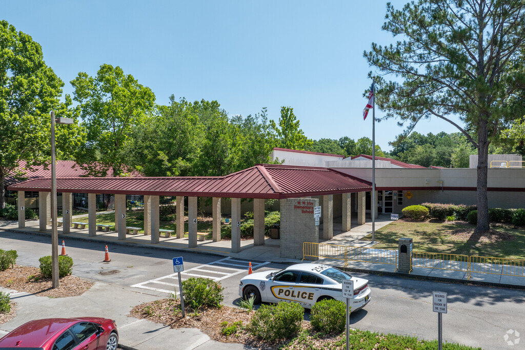 W.W. Irby Elementary School offers easy student pickup for parents.