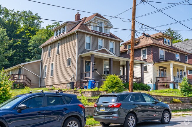 Multilevel houses are pretty common in Roxbury.