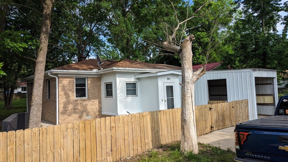 220 Sulphur St, Noel, MO 64854 - photo 1