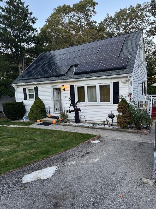 65 Venus Dr, Worcester, MA 01605