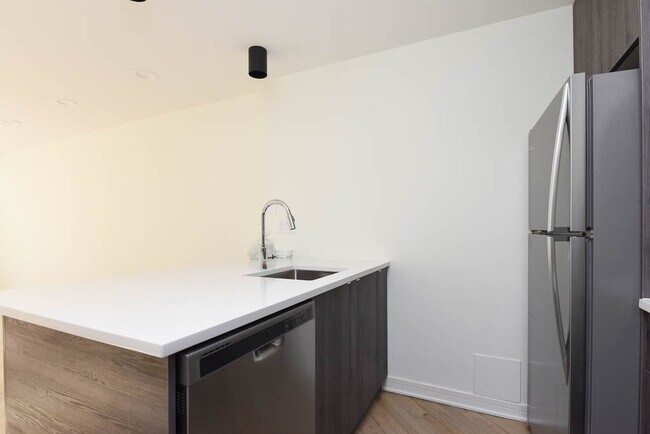 1016 W Grace St unit J01P, Chicago, IL 60613 - photo 5