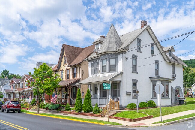 Rows of Vistorian homes adorn Delaware Ave in Fountain Hill.
