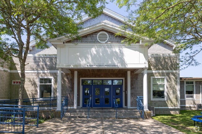 Monomoy Regional Middle School earns a B‑plus from Niche.