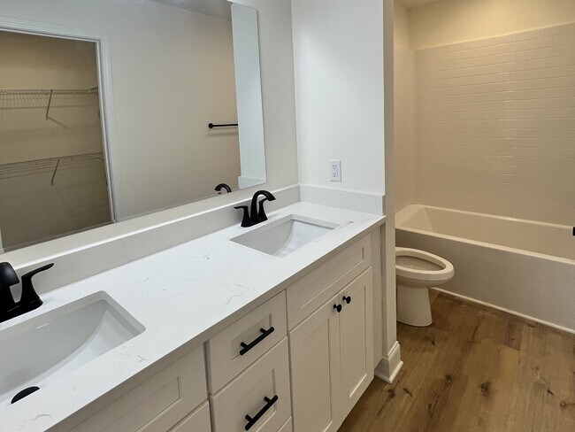 121 Otis St, Jackson, TN 38301 - photo 6