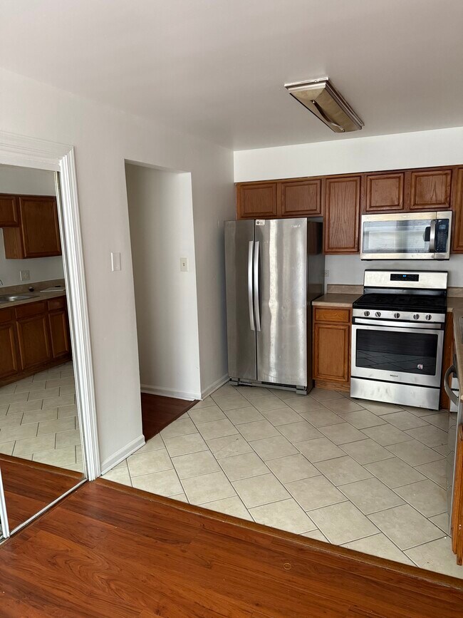 1016 E 150th Place unit 2W, Dolton, IL 60419 - photo 2