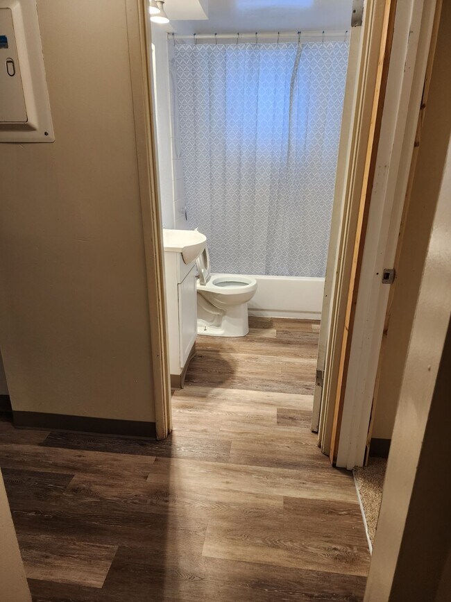 1024 E 12th Ave unit 1024 E 12 ave unit 4, Anchorage, AK 99501 - photo 4