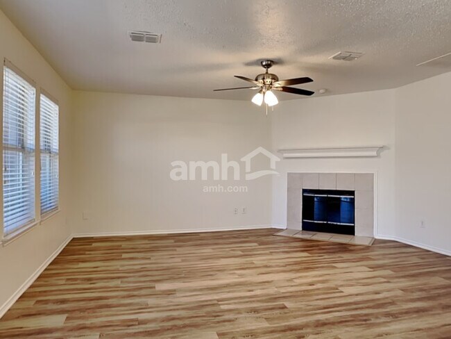 7417 Marsland Ln, Arlington, TX 76001 - photo 5