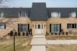 3317 W Willow Knolls Dr, Peoria, IL 61614