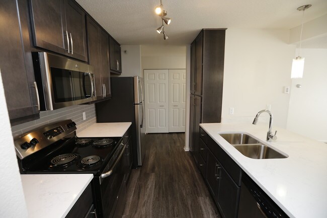 The Woodlands of Minnetonka Apartments, Minnetonka, MN 55305 - photo 5