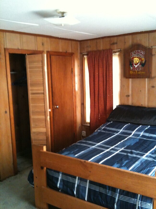 2319 S 18th St unit 1 Rear Level, Saint Joseph, MO 64503 - photo 4