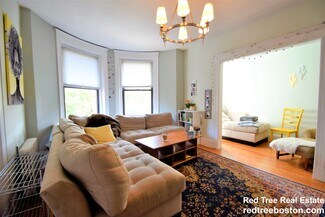 184 St Paul St Unit 3, Brookline, MA 02446