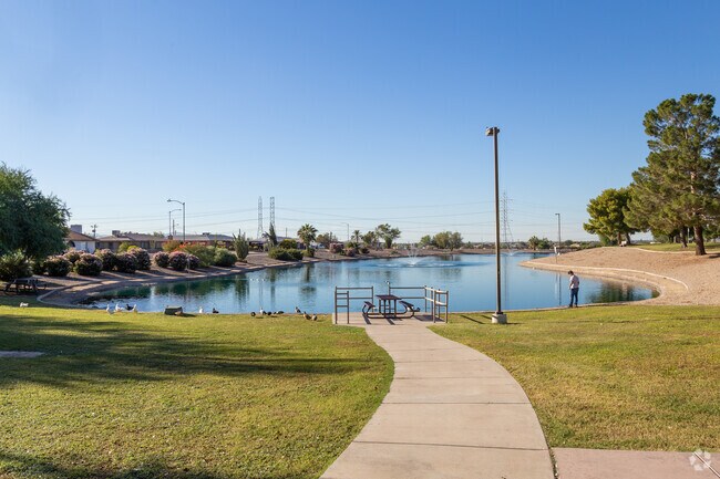 Maricopa Lake Park walking path, lake