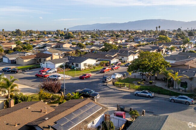 Harden Ranch is a suburban neighborhood close to retail and amazing restaurants.
