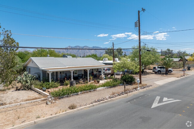 Many homes in Keeling have fences, or small retainer walls for a sense of privacy.