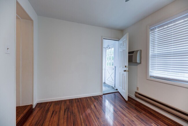 2614 41st St NW unit 4, Washington, DC 20007 - photo 6