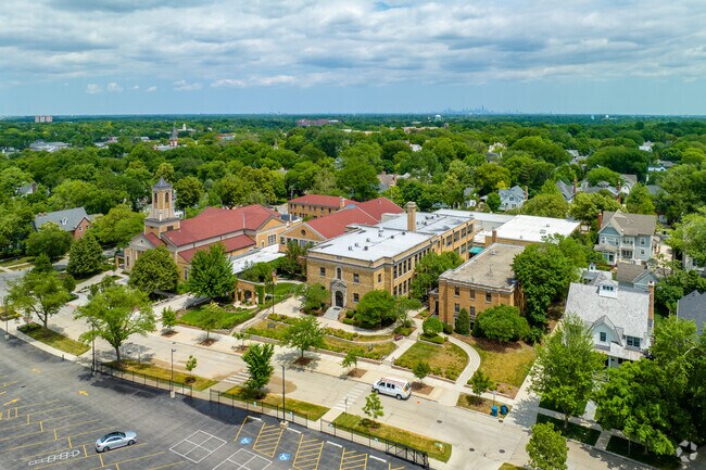 St Isaac Jogues Elementary School is located at 421 Clay St in the heart of Hinsdale.