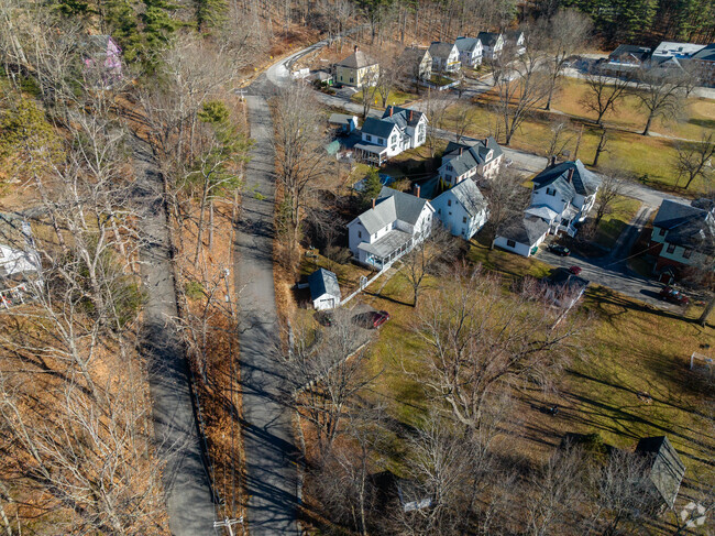Whiting Hill School in Wilton, NH is a private school serving grades 1-6.