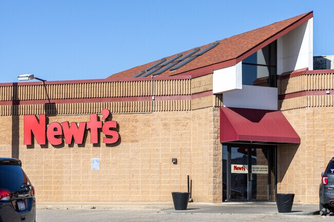 Newt's is a neighborhood bar and restaurant frequented by Cimarron residents.