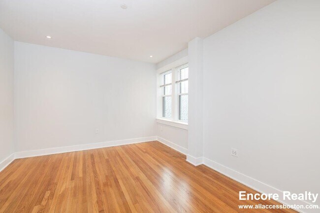 27 Forest St unit 27-1, Cambridge, MA 02140 - photo 2