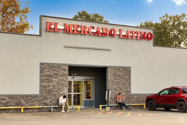 El Mercado Latino brings Hispanic food and goods to the Alexander area.