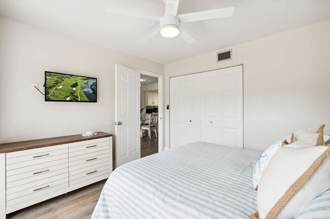 600 Neapolitan Way unit FL1-ID1073539P, Naples, FL 34103 - photo 3