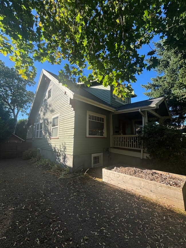 8015 N John Ave unit Upper, Portland, OR 97203 - photo 5