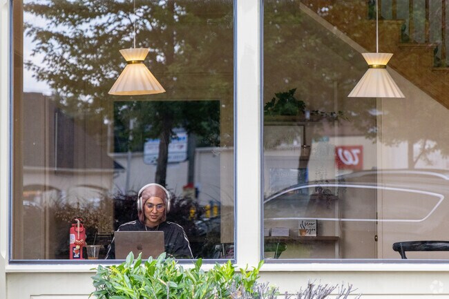 Students in Hollywood can study at Brevede Coffee with a dirty chai or vanilla latte.