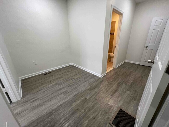 524 S Macon St unit 524 S Macon street, Baltimore, MD 21224 - photo 2