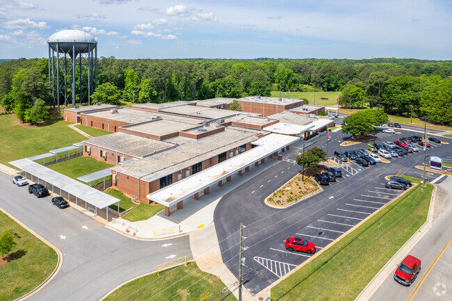 Fairview Elementary School has an overall Niche Score of B-.