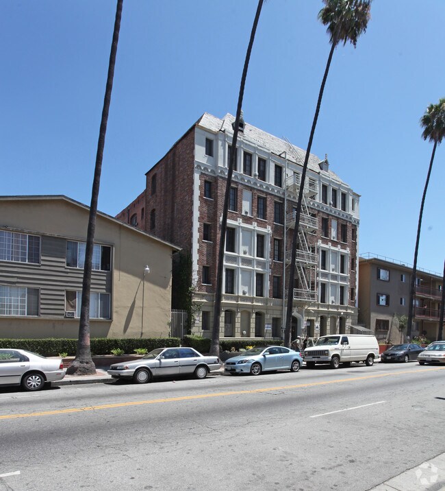 The Elmwood Apartments...Beautiful Apartments in the Heart of Koreatown!, Los Angeles, CA 90020 - photo 2