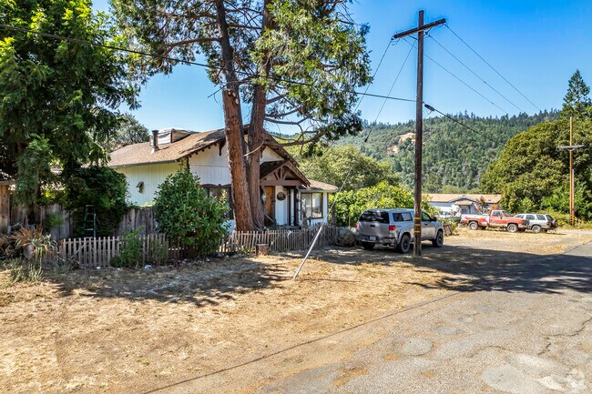 The lots in Alderpoint are quite spacious for the homes built here.