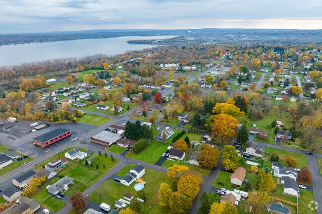 Homes in the Lakeland section of Geddes, on the eastern side, are often within walking distance of the lakefront.