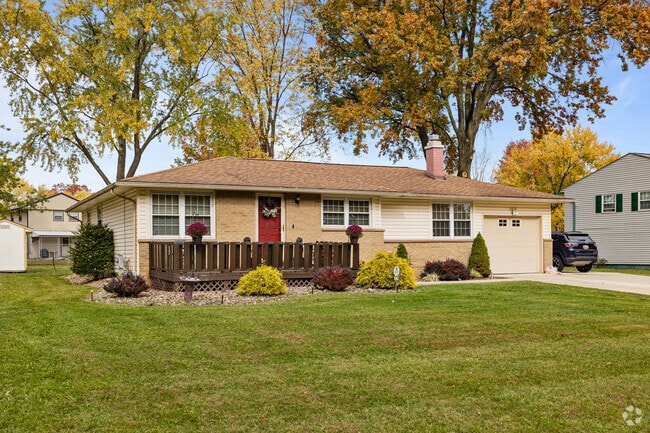 One-story, Ranch homes in Niles, OH feature brick exterior walls and a one-car garage.
