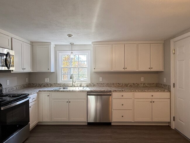 484 Victory Hwy unit 3, North Smithfield, RI 02896 - photo 3