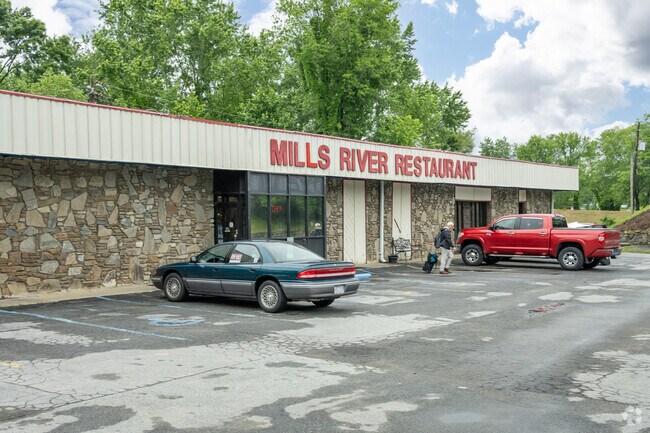 The Mills River Restaurant offer a delicious breakfast and a salad bar in Mills River.
