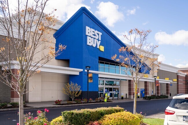 Niagara Falls Boulevard near Irvington Creekside  has electronic, pet and grocery stores.