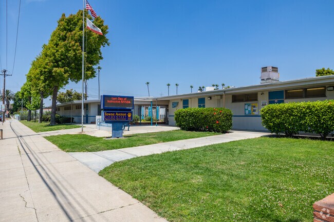 Towne Ave Elementary School has an overall B grade from Niche.