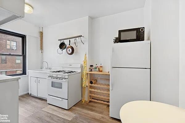 Seward Park Housing unit H1702, New York, NY 10002 - photo 7