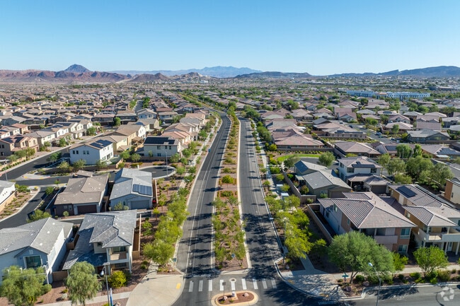 Cadence neighborhood offer master-planned community and scenic environment for residents to enjoy.
