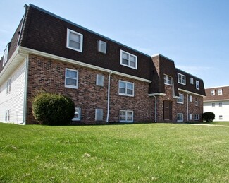 8-12 Santa Barbara Dr, Marshalltown, IA 50158