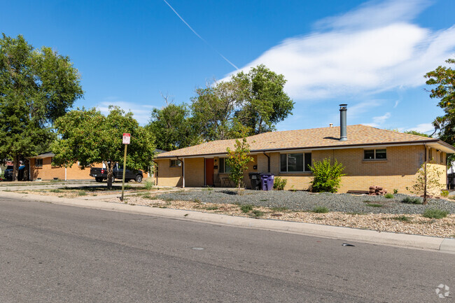 Some brick ranch-style houses can be found in Barnum.