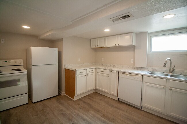 2105 8th Ave unit 2105 Unit B, Greeley, CO 80631 - photo 4