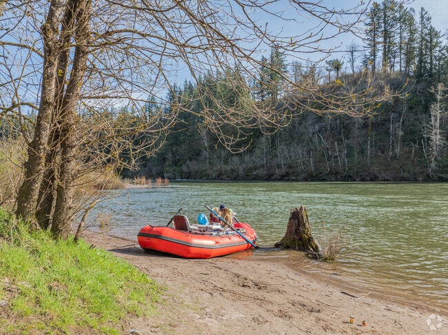Rafting and swimming are popular activities in the Sandy River in the East Sandy River Area.