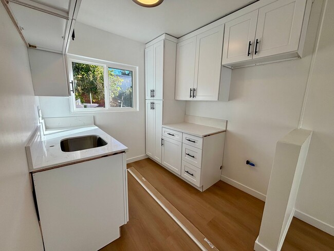 10208-10212 Tujunga Canyon Blvd unit 10212 Tujunga Cyn Bl, Los Angeles, CA 91042 - photo 6