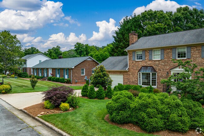 Robinridge homes are often on beautiful well maintained lots.